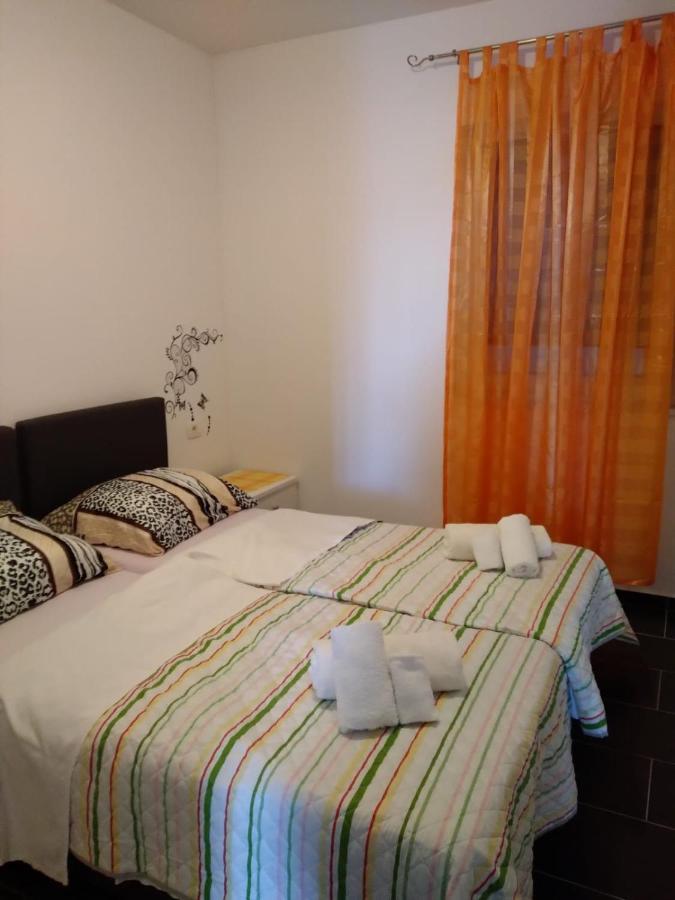 Apartmani Buba โปดสตรานา ภายนอก รูปภาพ